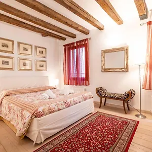 https://san-marco-new-romantic.hotelinveneto.com