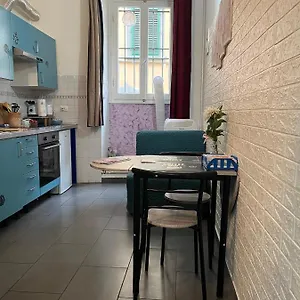Violet 27 Флоренция